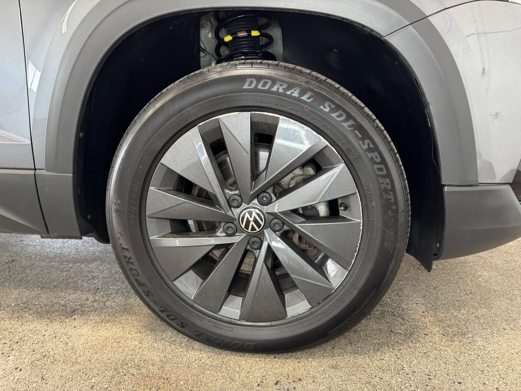 2022 Volkswagen Taos 1.5T S Alloy wheels