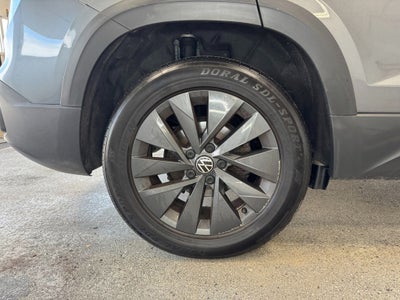 2022 Volkswagen Taos 1.5T S Alloy wheels