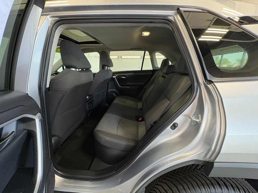 2022 Toyota RAV4 Hybrid XLE
