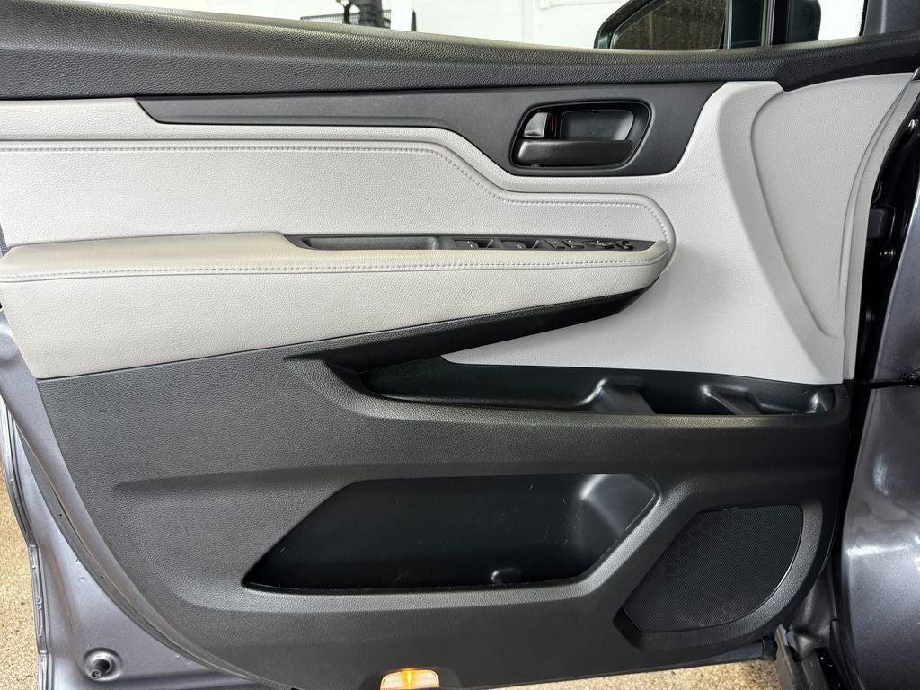 2021 Honda Odyssey LX 3rd row seat