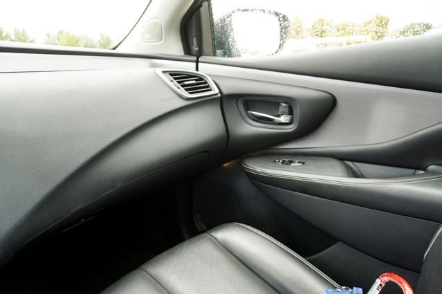 2024 Nissan Murano SL Power moonroof & Navigation System