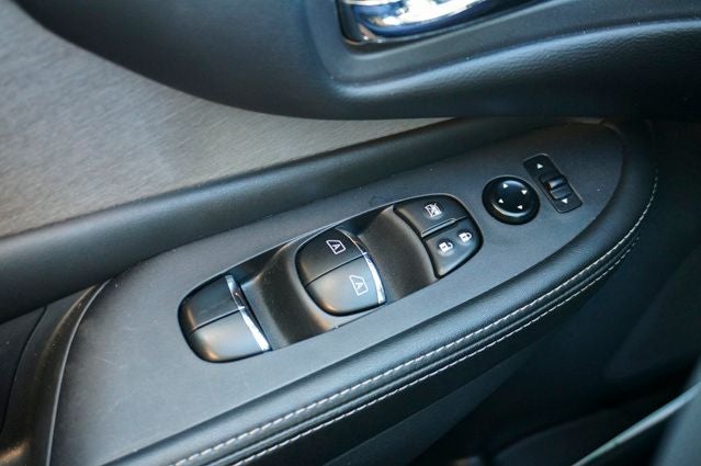 2024 Nissan Murano SL Power moonroof & Navigation System