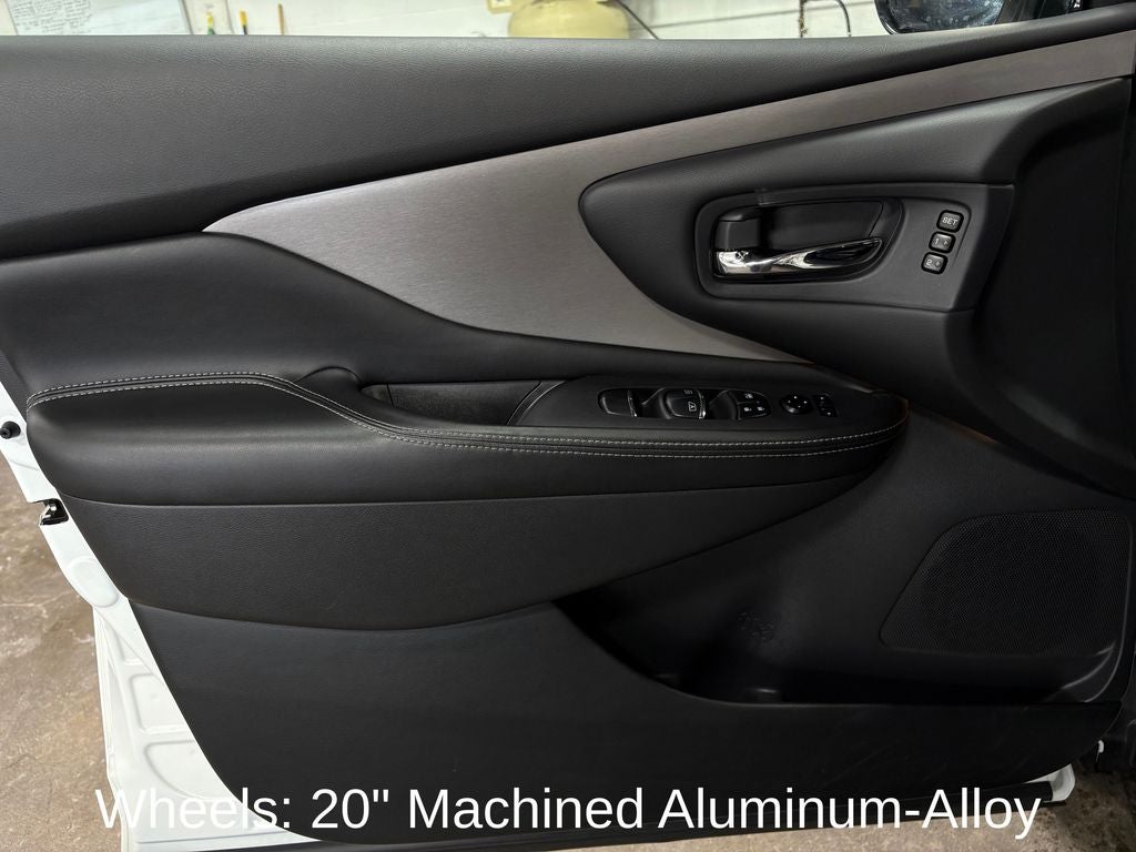 2024 Nissan Murano SL Power moonroof & Navigation System