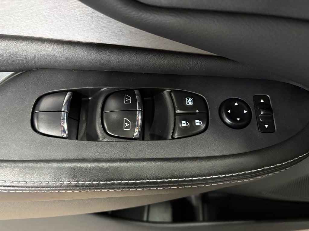 2024 Nissan Murano SL Power moonroof & Navigation System