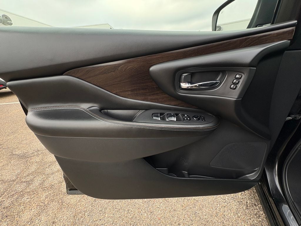 2023 Nissan Murano Platinum Power moonroof & Navigation System