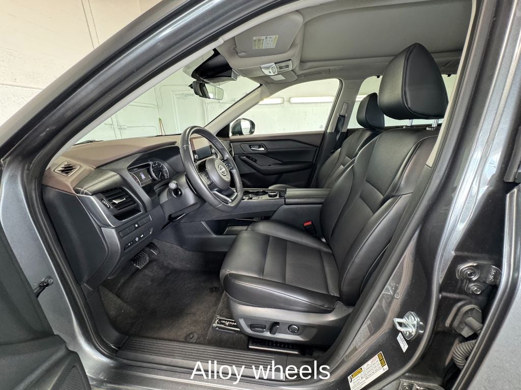 2023 Nissan Rogue SV Panoramic Moonroof