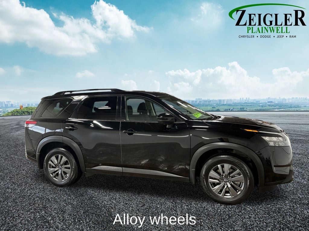 2024 Nissan Pathfinder SV