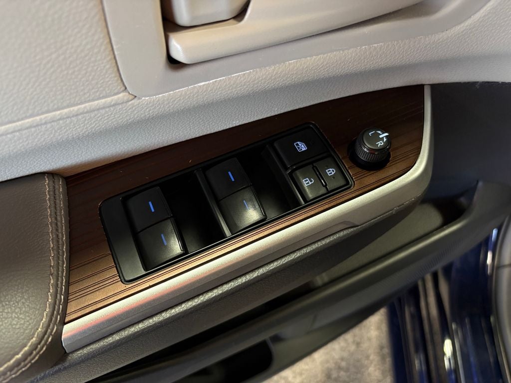 2023 Toyota Sienna LE 8 Passenger