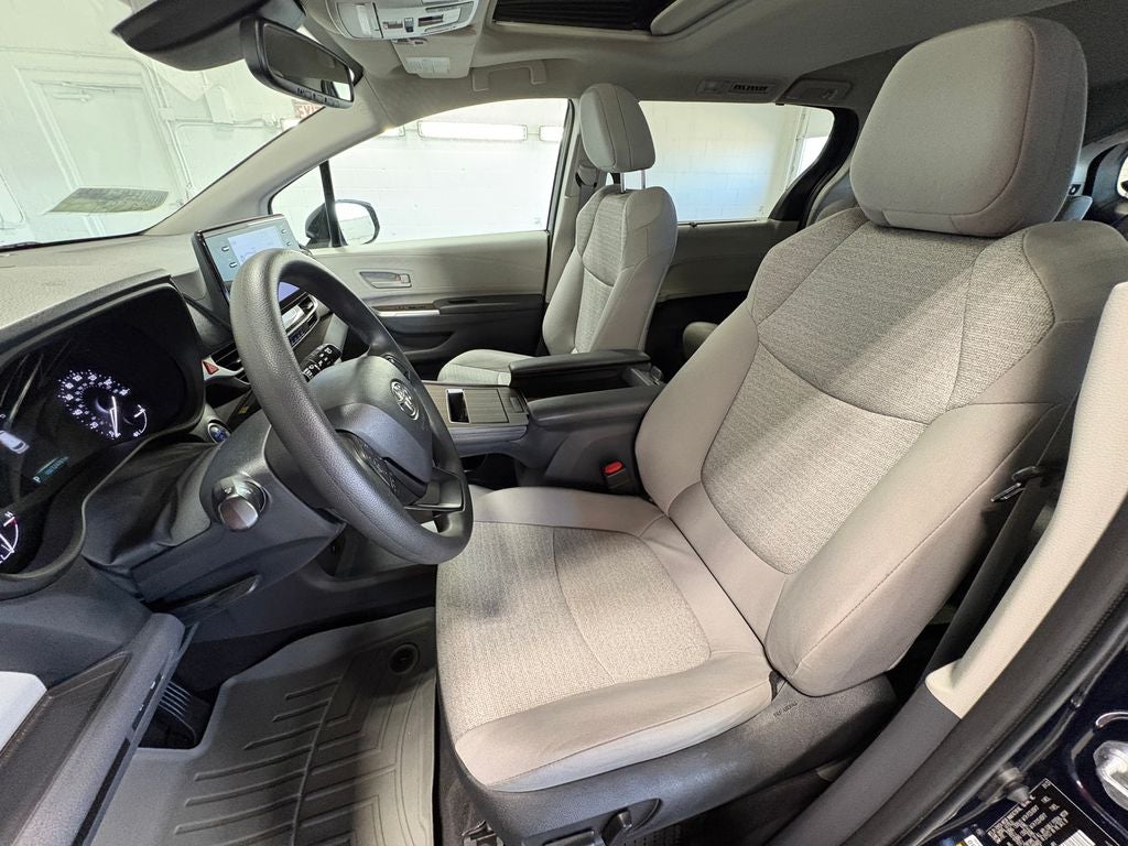 2023 Toyota Sienna LE 8 Passenger