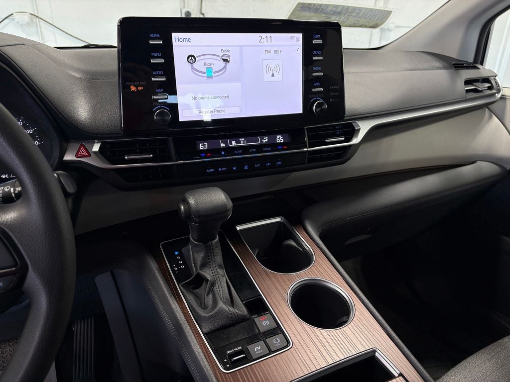 2023 Toyota Sienna LE 8 Passenger