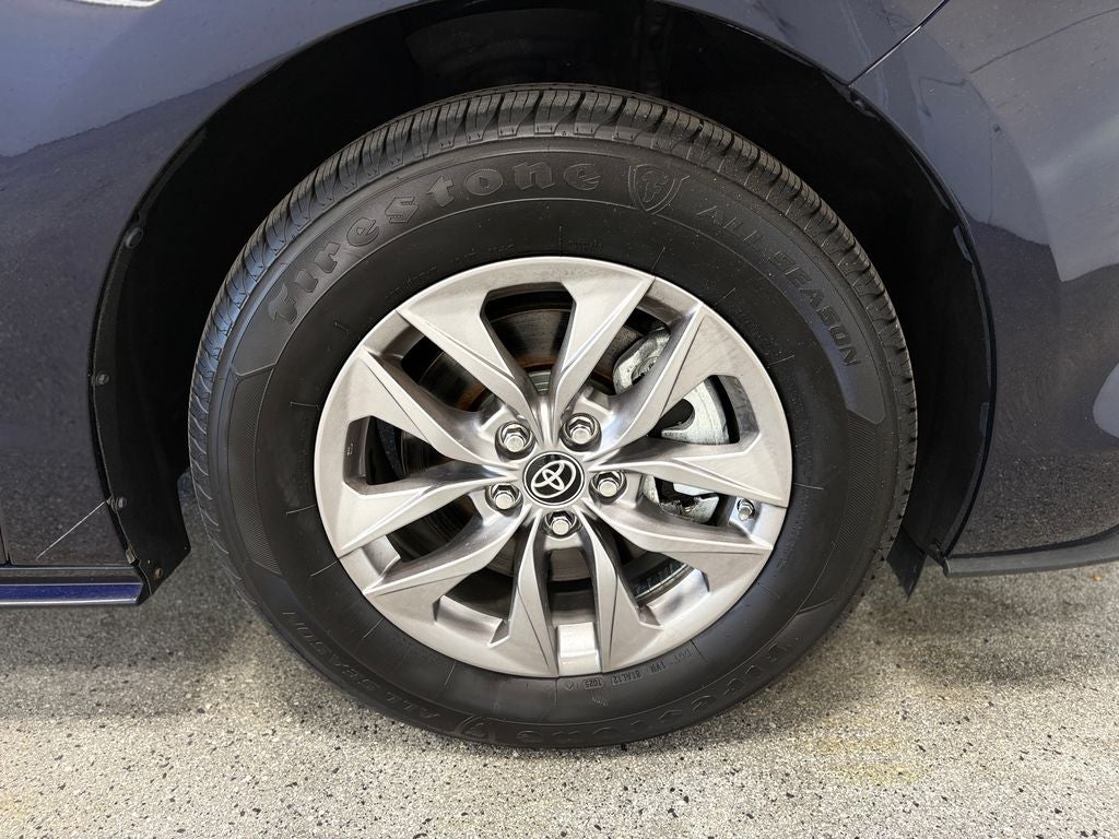 2023 Toyota Sienna LE 8 Passenger