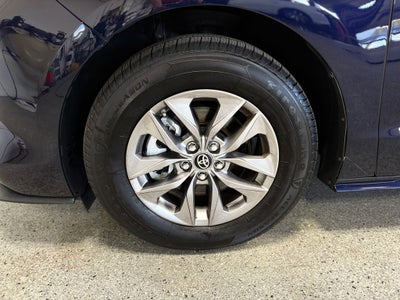 2023 Toyota Sienna LE 8 Passenger