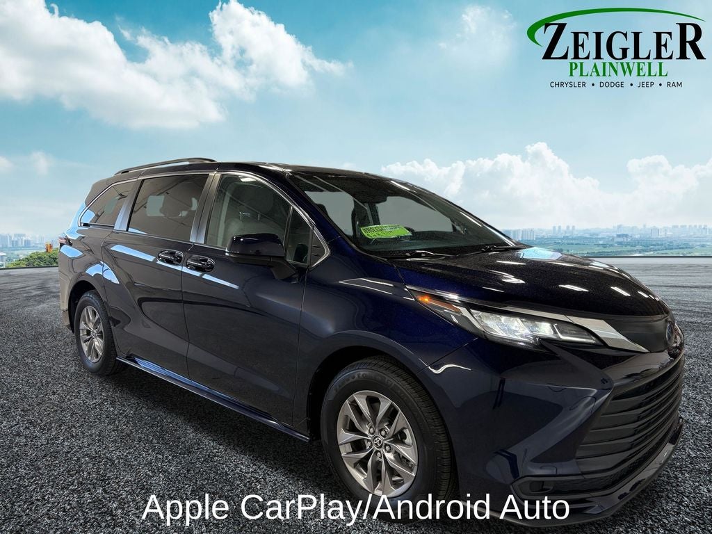 2023 Toyota Sienna LE 8 Passenger