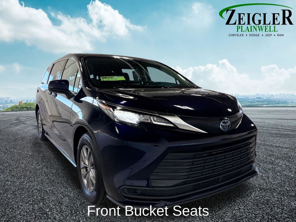 2023 Toyota Sienna LE 8 Passenger