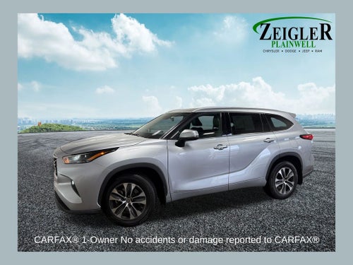 2022 Toyota Highlander Hybrid XLE Power moonroof