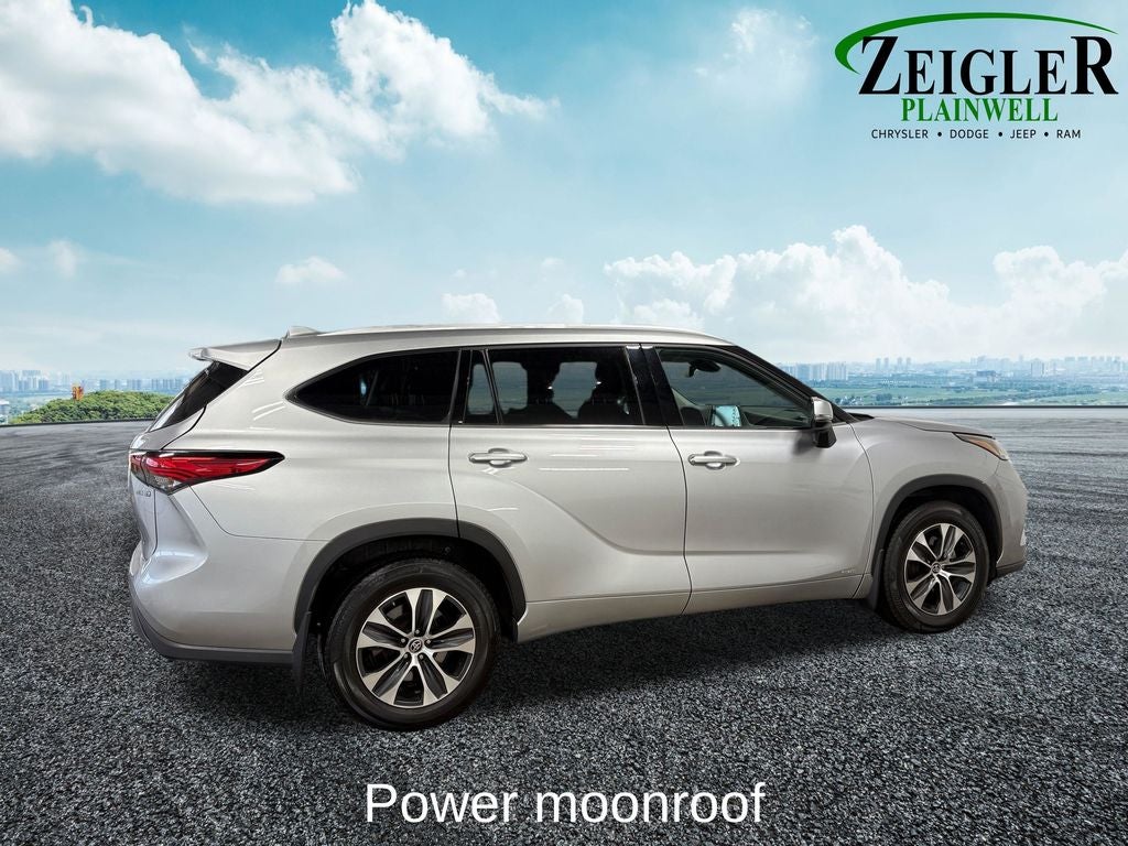 2022 Toyota Highlander Hybrid XLE Power moonroof