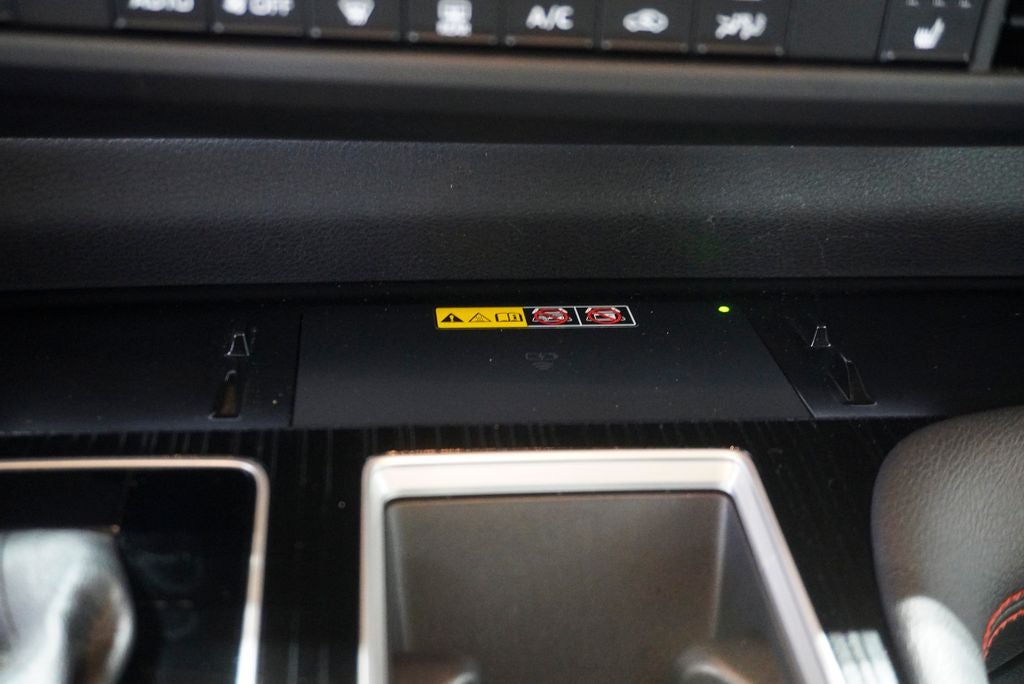 2025 Toyota Sienna XSE Power moonroof & Navigation System