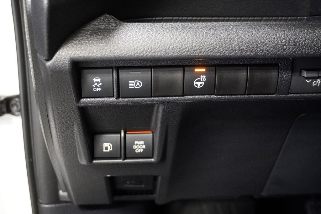 2025 Toyota Sienna XSE Power moonroof & Navigation System