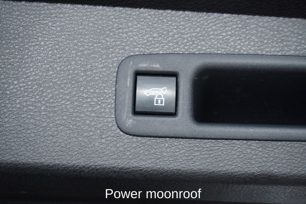 2025 Toyota Sienna XSE Power moonroof & Navigation System