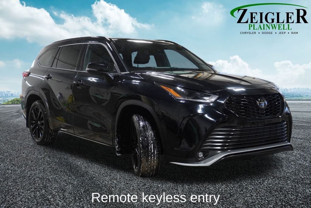 2023 Toyota Highlander XSE Power moonroof & Navigation