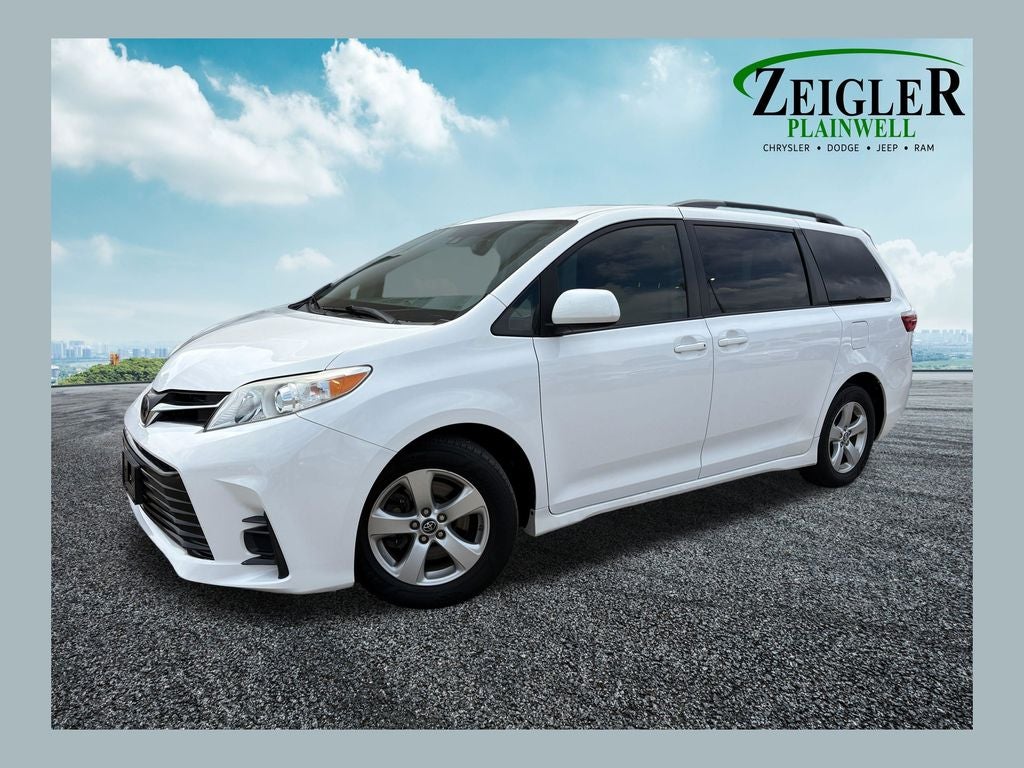 2018 Toyota Sienna LE 8 Passenger