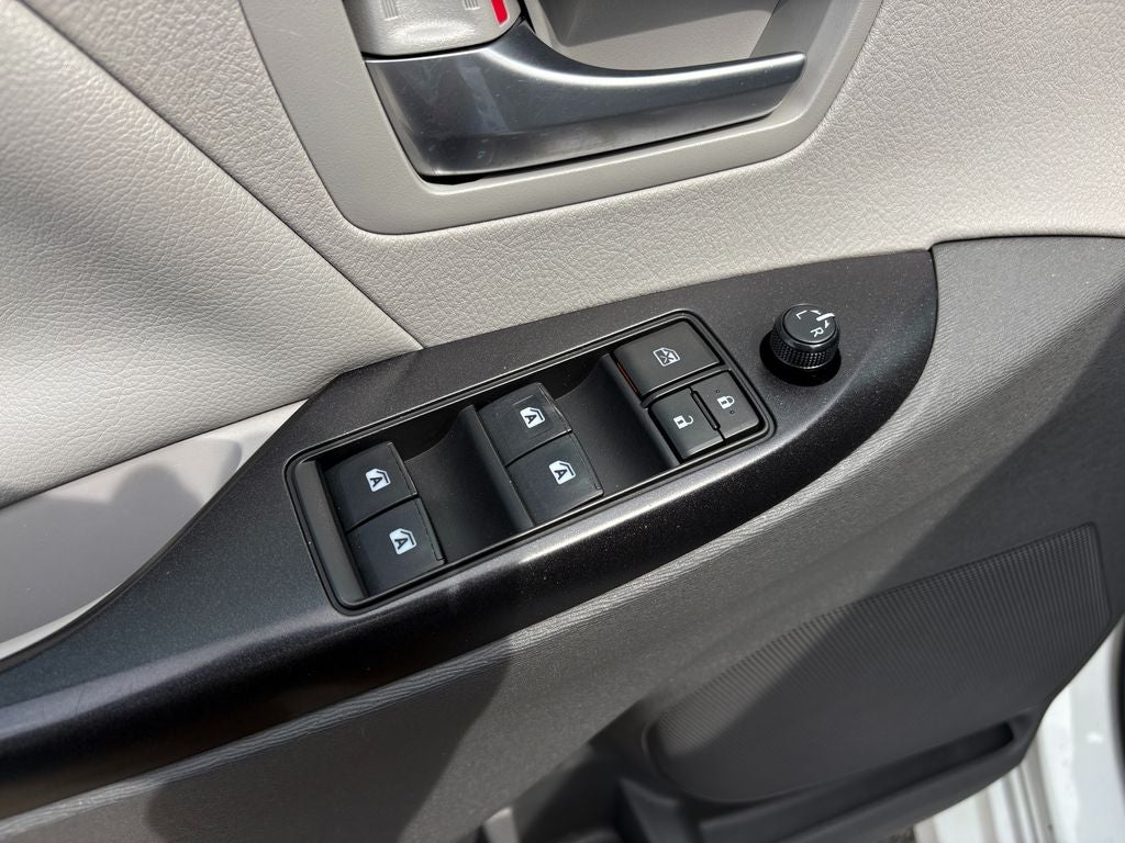2018 Toyota Sienna LE 8 Passenger