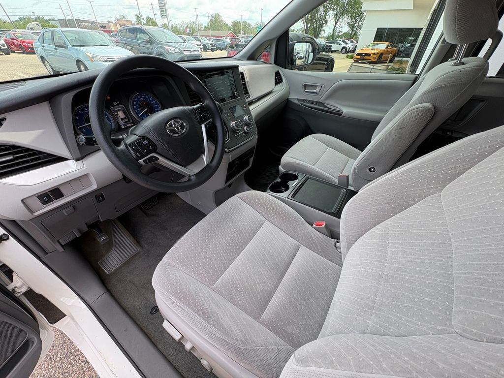 2018 Toyota Sienna LE 8 Passenger