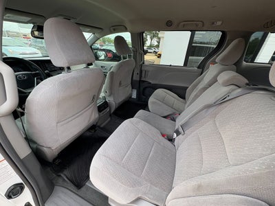 2018 Toyota Sienna LE 8 Passenger