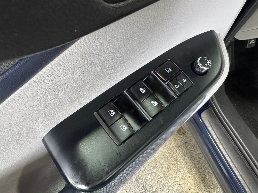 2015 Toyota Highlander LE 3rd row seats