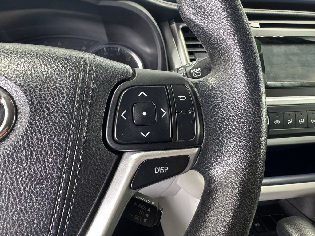 2015 Toyota Highlander LE 3rd row seats