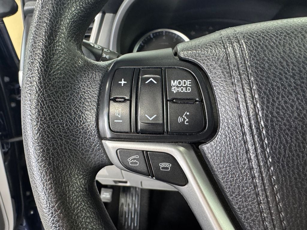 2015 Toyota Highlander LE 3rd row seats