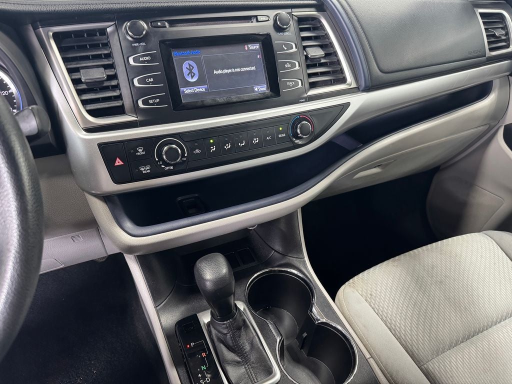 2015 Toyota Highlander LE 3rd row seats