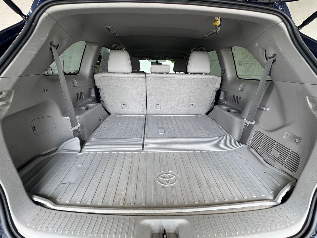 2015 Toyota Highlander LE 3rd row seats
