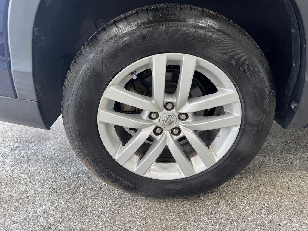 2015 Toyota Highlander LE 3rd row seats