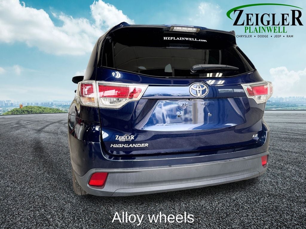 2015 Toyota Highlander LE 3rd row seats