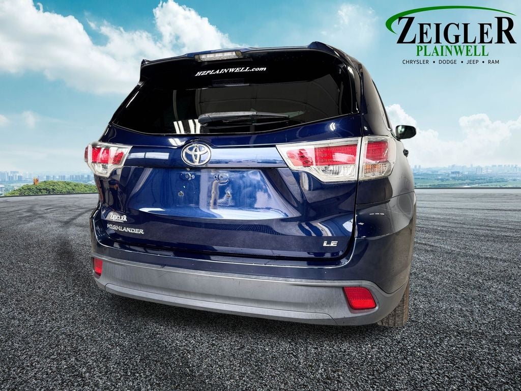 2015 Toyota Highlander LE 3rd row seats