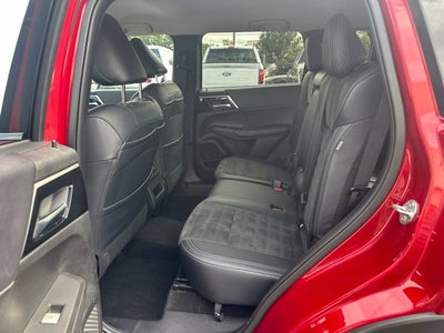 2024 Mitsubishi Outlander Base