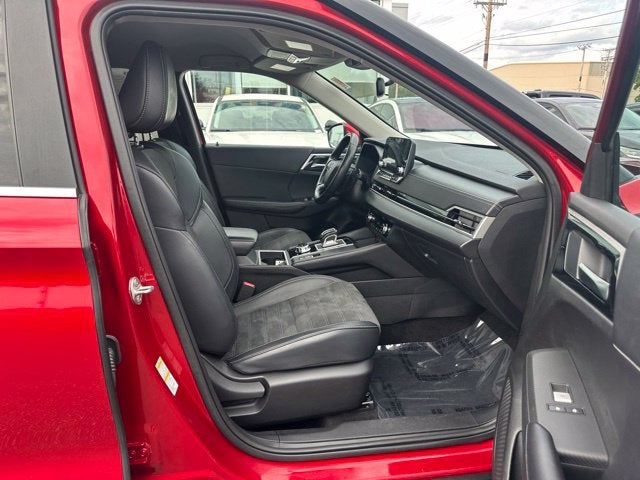 2024 Mitsubishi Outlander Base