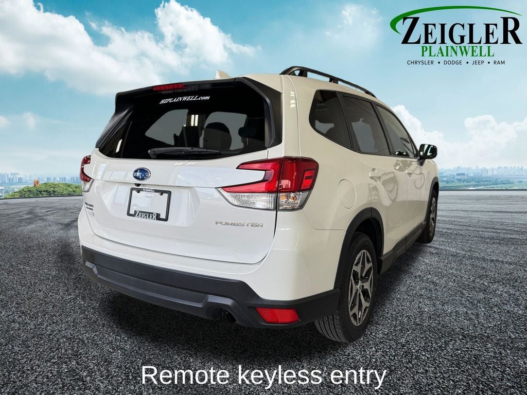 2022 Subaru Forester Premium Blind Spot Detection w/RCTA & Power Rear Gate