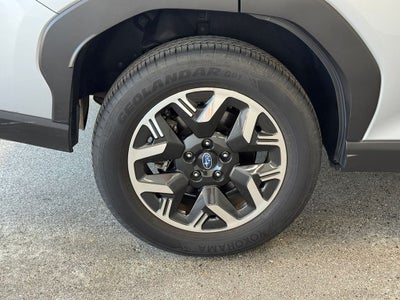 2025 Subaru Forester Premium Power moonroof