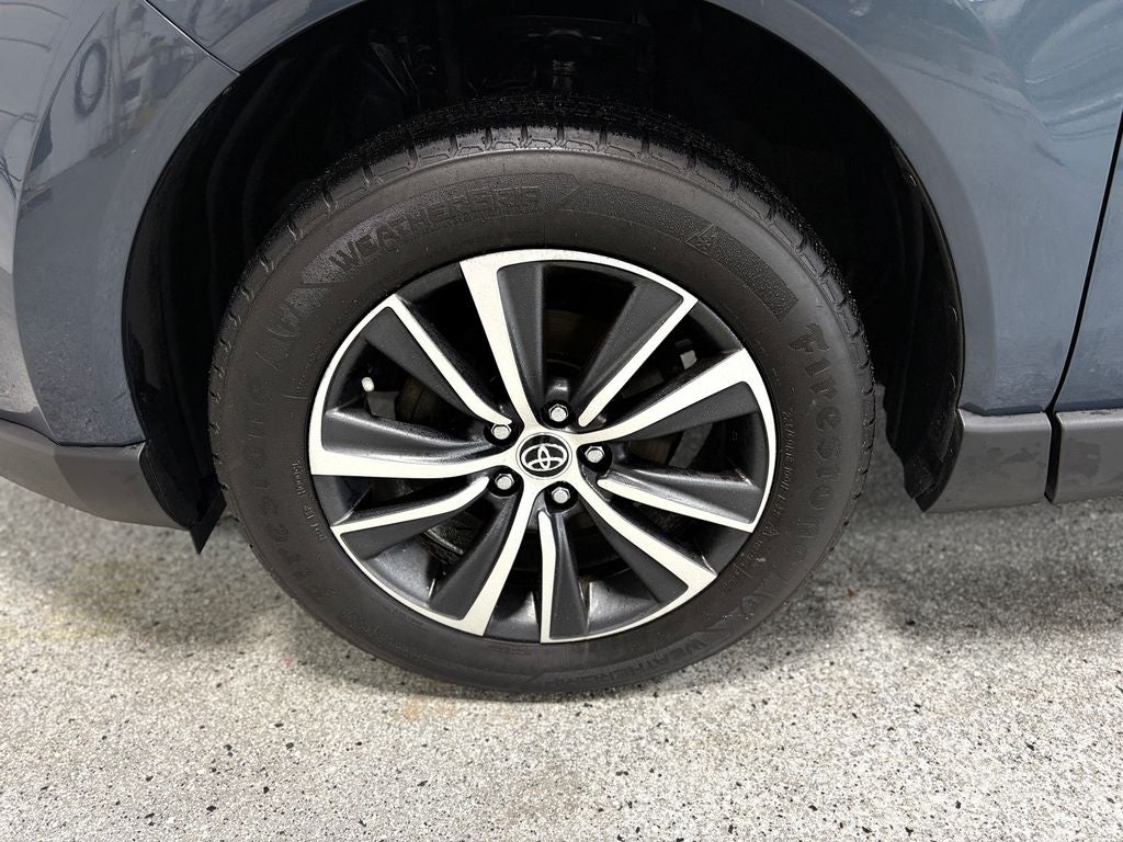 2022 Toyota Venza LE