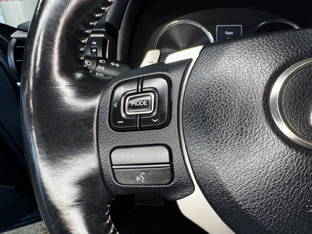 2017 Lexus IS 300 Power moonroof