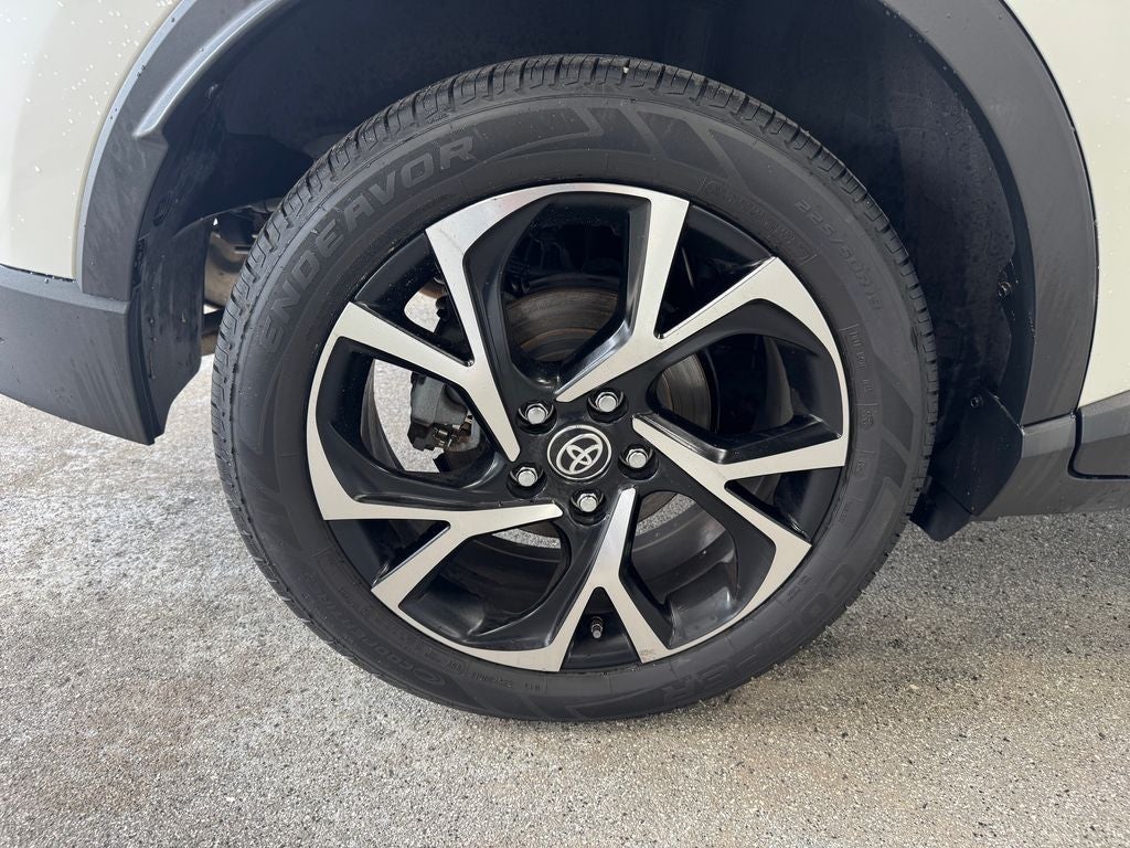 2021 Toyota C-HR XLE Alloy wheels