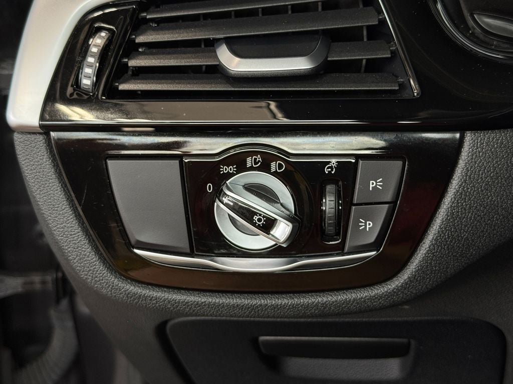 2019 BMW 5 Series 540i xDrive Power moonroof