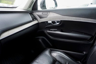 2022 Volvo XC90 T6 Inscription Navigation System & Power Moonroof