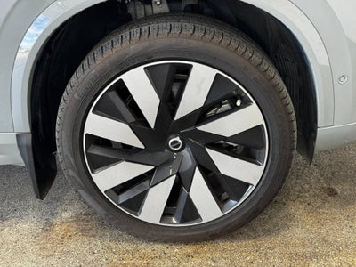 2024 Volvo XC90 Recharge Plug-In Hybrid Ultimate Lounge Package