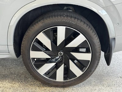 2024 Volvo XC90 Recharge Plug-In Hybrid Ultimate Lounge Package