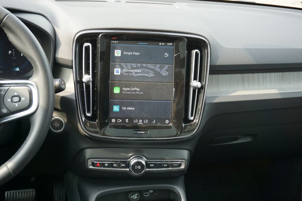 2023 Volvo XC40 B5 Plus Dark Theme