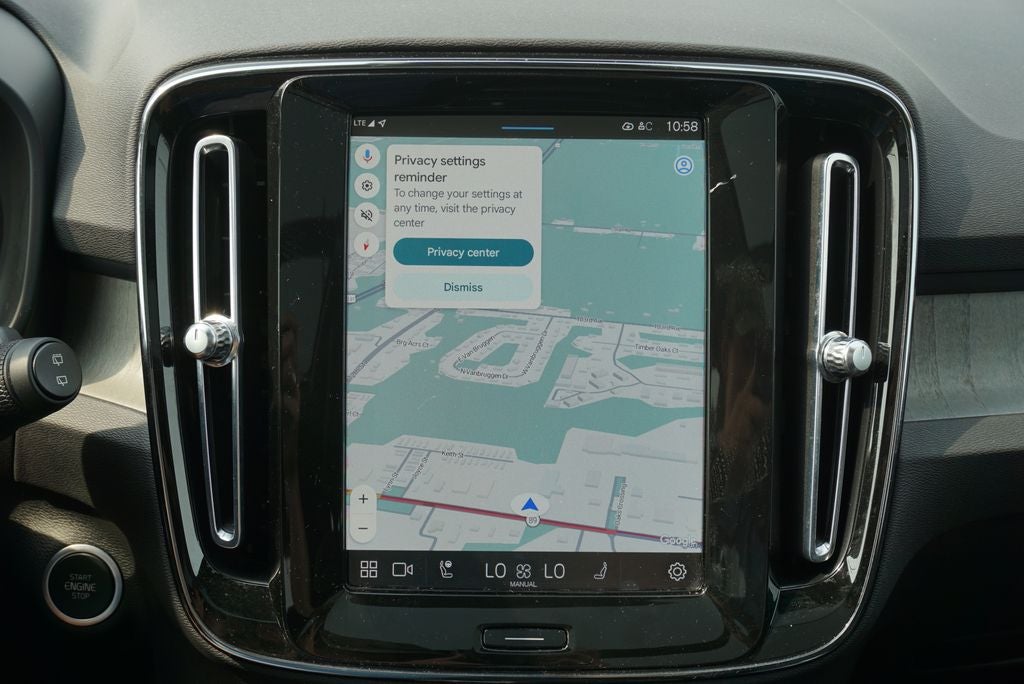 2023 Volvo XC40 B5 Plus Dark Theme