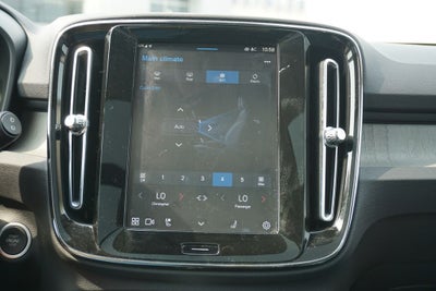 2023 Volvo XC40 B5 Plus Dark Theme